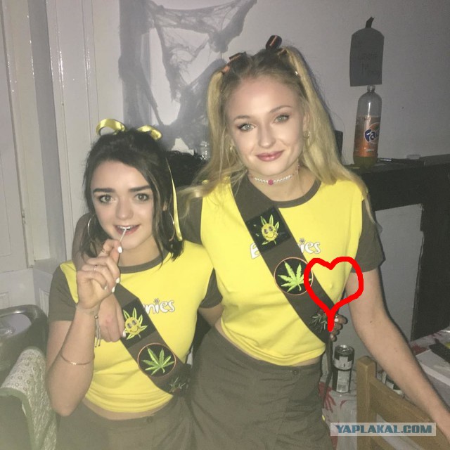 Maisie Williams Masturbating