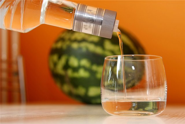 Давайте выпьем водки!