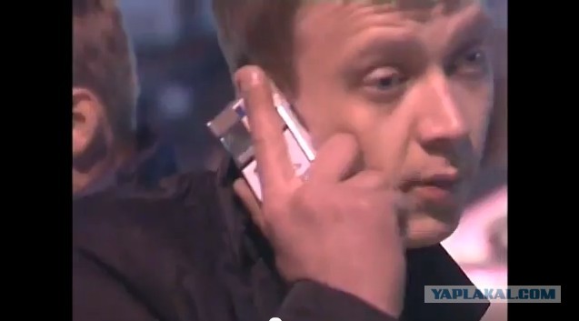 Одно движение в самолете соседа спереди и...