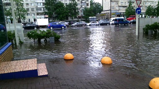 Жители Санкт-Петербурга открыли купальный сезон