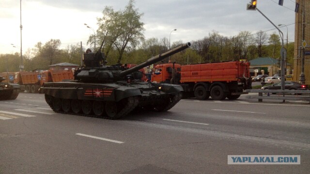 Как я не попал домой, но не пожалел. По Пресне танки грохотали!