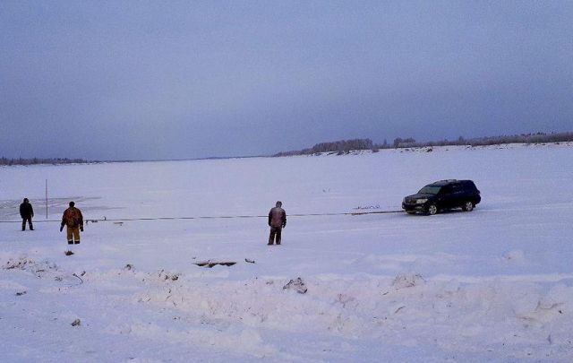 Со дна Печоры достали внедорожник Toyota Land Cruiser 200