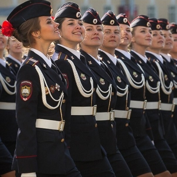На родительские собрания этих учительниц папы детей приходят с удовольствием