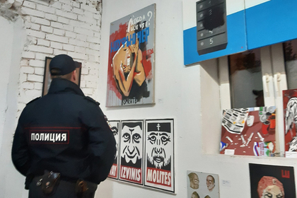 Полиция сорвала открытие выставки «Осень Пахана», посвященной д.р. Путина, социальным проблемам и полицейскому насилию
