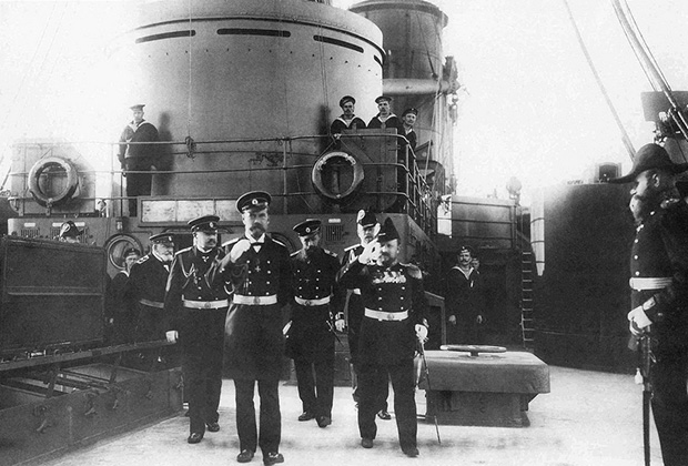Роковая ошибка, гибель экипажа и самоубийство командира: как утонула первая российская подлодка