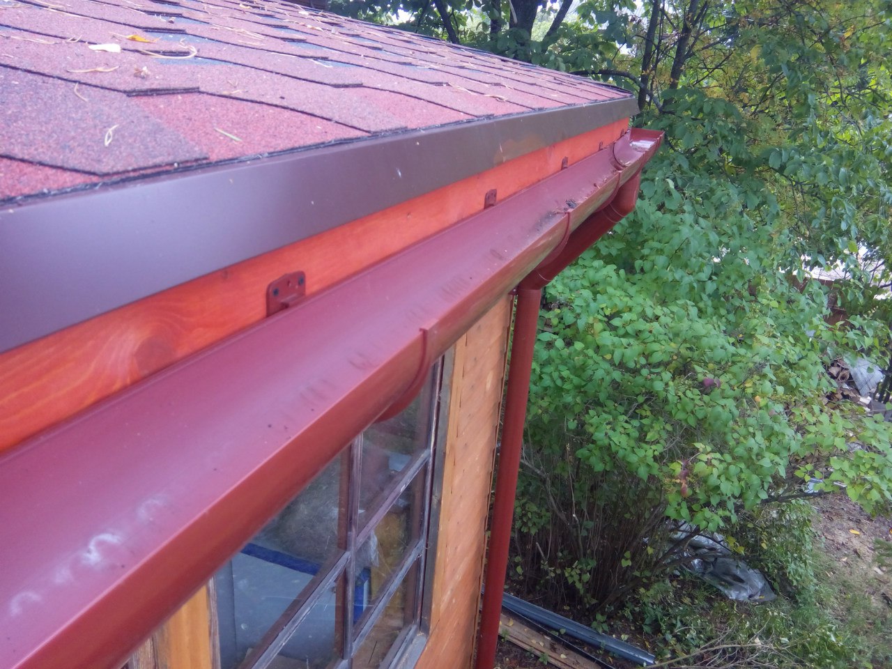 Водосток из досок своими руками