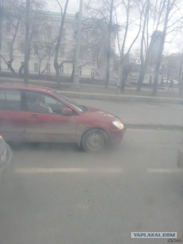 Наверное, он из секты включённого поворотника