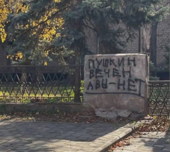 Макрон, после разрешения ударов, обратился к Путину