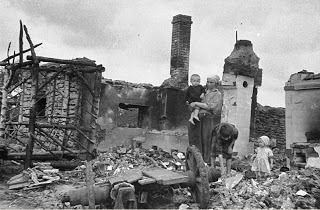 Здесь была война