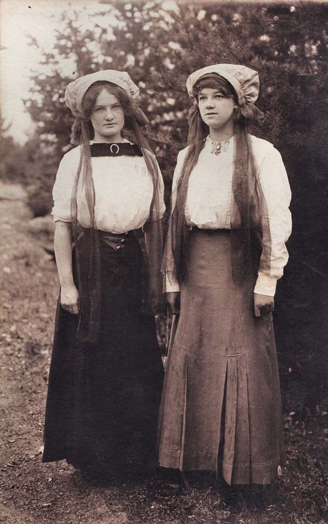 Как выглядели юные леди 100 лет назад