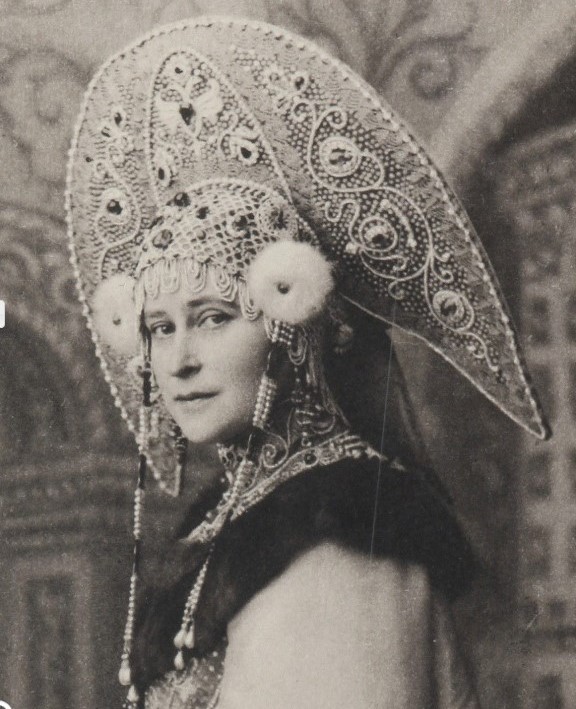 Сальма Хайек и ее баварский стиль