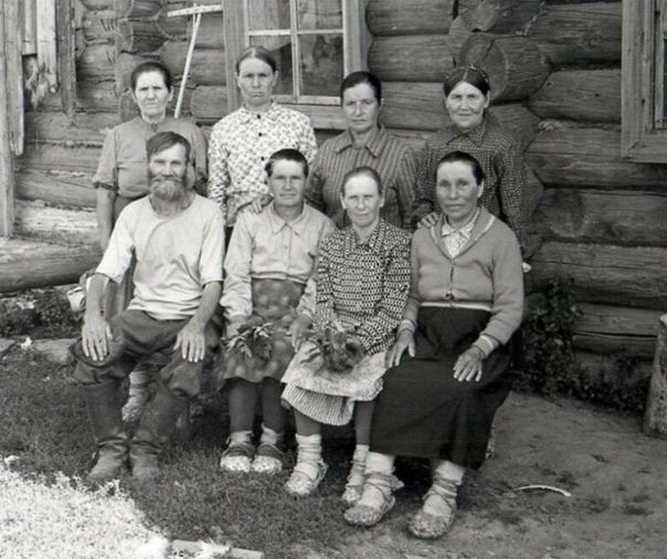 "Балы, красавицы, лакеи, юнкера, и вальсы Шуберта, и хруст французской булки"
