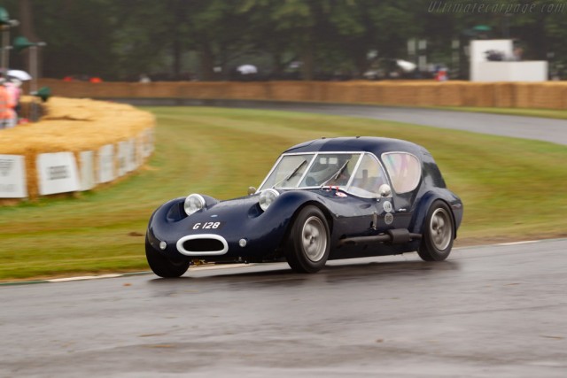 Две самые уродливые машины каждого десятилетия с 1950-х годов