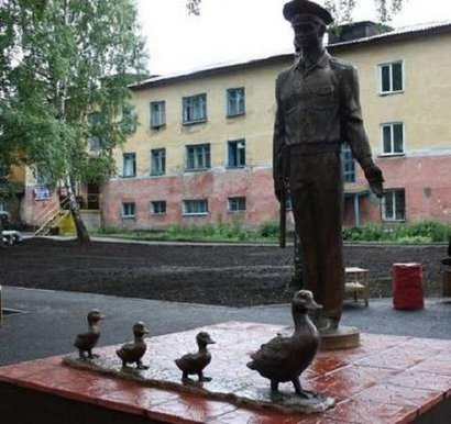Электромонтёр.