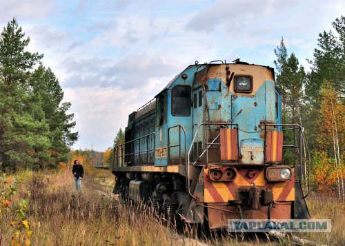 Тепловозом вытащили джип