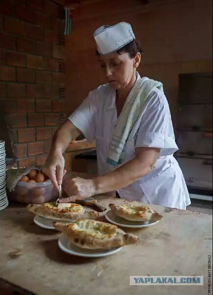 Как делаются хачапури по-аджарски