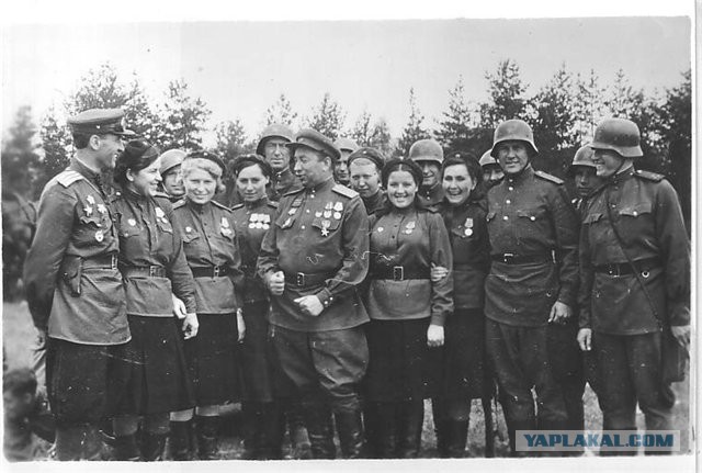 Самая забавная и необычная форма армий мира