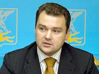 Александр Донской устроил перфоманс в поддержу Александа Лукашенко и получил разбитую студию