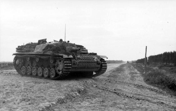 StuG III под кличкой "Гадюка", самая массовая в производстве с которой пришлось встретиться нашим дедам.