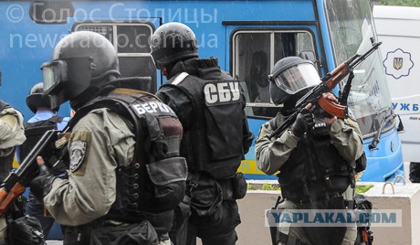 Глава МВД Украины разрешил применять боевое оружие