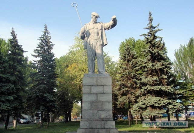 Курьезные памятники Украины
