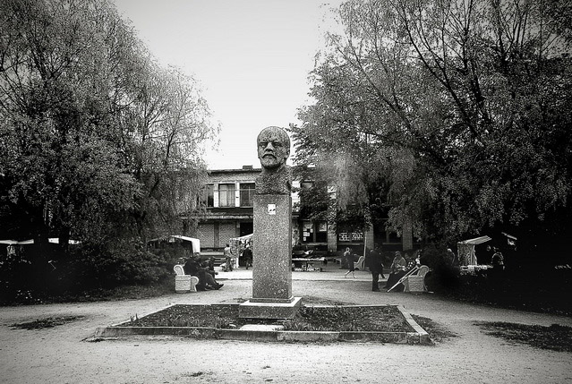 Памятники Ленину