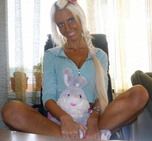 Белые брюки превращаются...