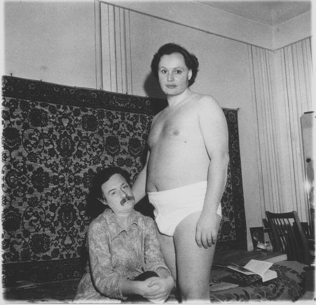 Пабло Эскобар с супругой у родственников в Саратове. 1983 год