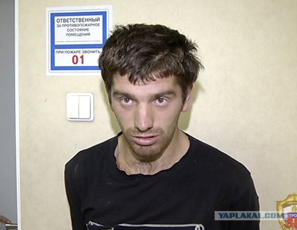 Дагестанцы избивают полицейского