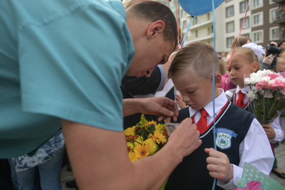 В российские школы собираются вернуть "пионерские" значки"
