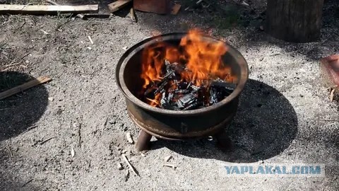 Хорошо что в девяностых у нас не продавали литиевые батарейки