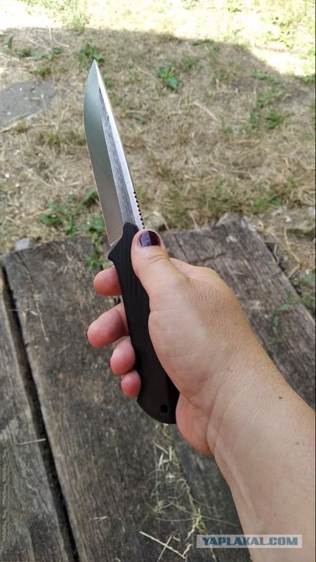 Нож с потугой на дизайн