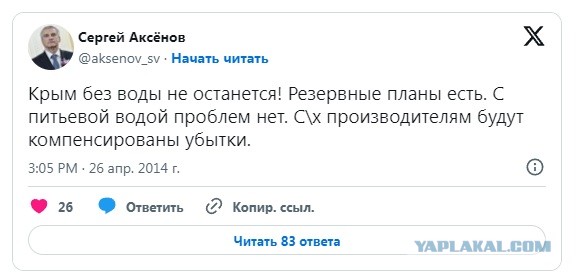 Офицер спецназа инженерных войск показывает захваченное у боевиков оружие и снаряжение