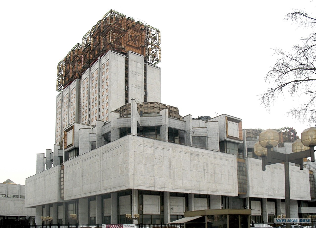Дом с корнями в москве