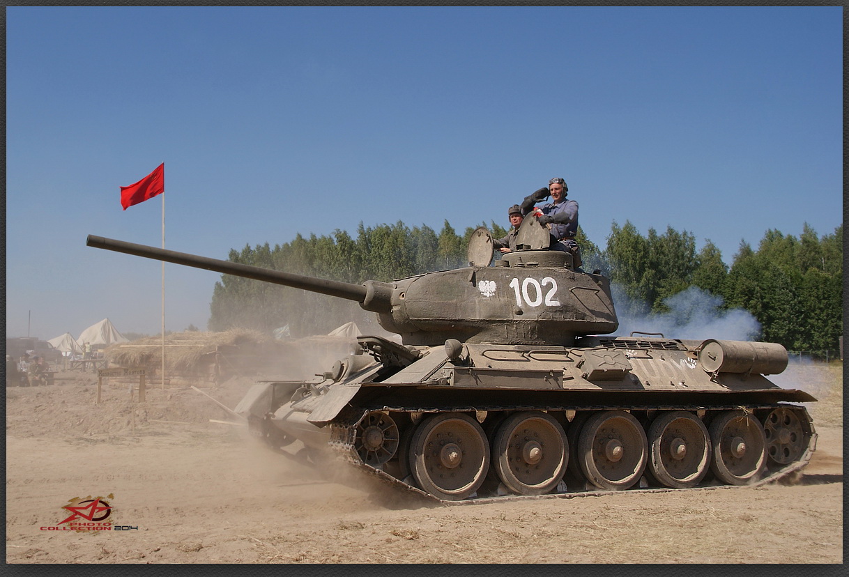 Какой т танкиста. Танк т-34 с танкистом. Т34 в 2011.