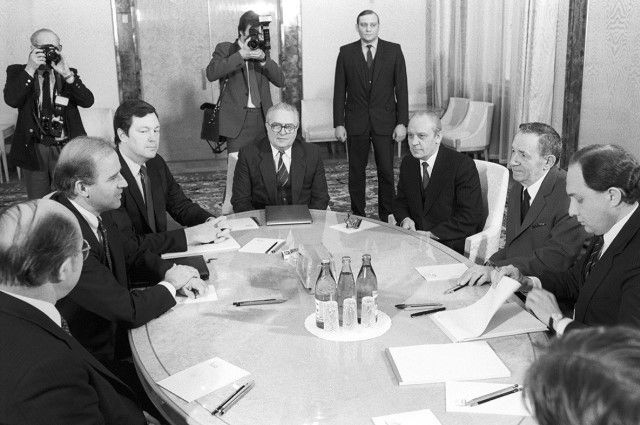 Президент США Байден помогает проводить жёсткие реформы в России