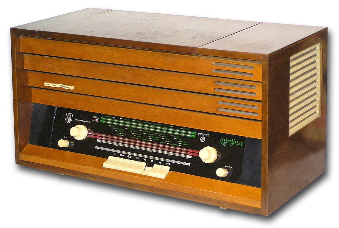 Ламповый приемник всеволновый казахстан фото. Миния-4 магнитола ламповая. Радиола minija. Катушечная магнитола ''миния-4''. Миния сайт.