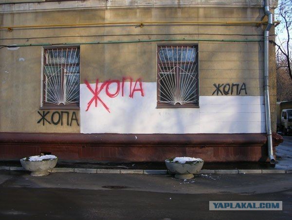 Серёже не понравилась реклама Yota на доме в Москве. Компания сделала новую рекламу — с именем Серёжи