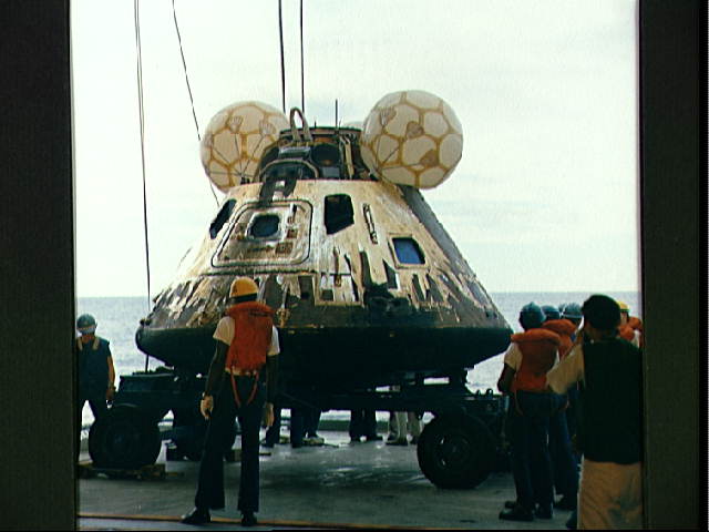 NASA показали падения астронавтов на Луне