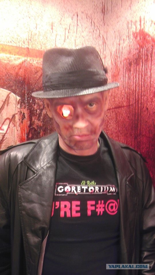 Потерял пол-лица и стал профессиональным зомби