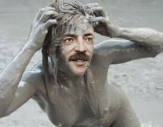 От улыбки хмурый день светлей...
