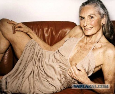 58-летняя модель в рекламе женского белья ...
