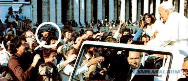 У гроба Папы Иоанна Павла II