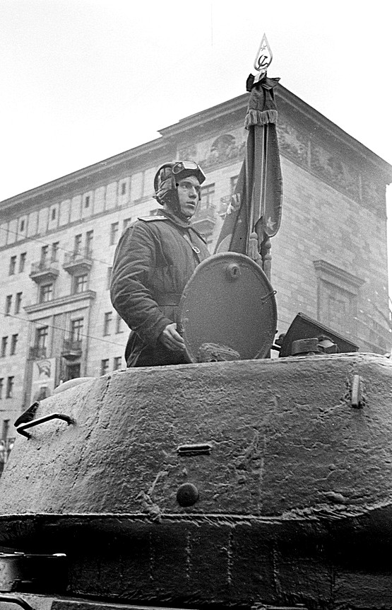 Первые два послевоенных года в исторических фотографиях