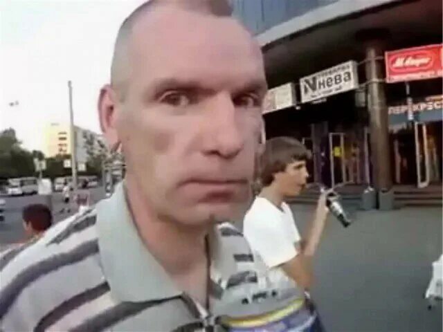 В Петербурге трое мигрантов выкинули девушку из окна 6 этажа и пытались увезти её на автомобиле.