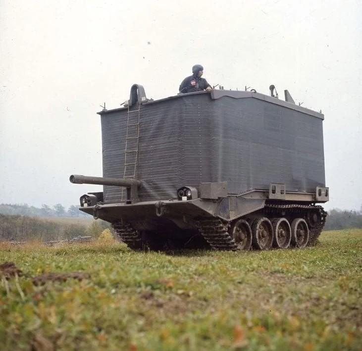 Плавающий безбашенный шведский танк Strv 103