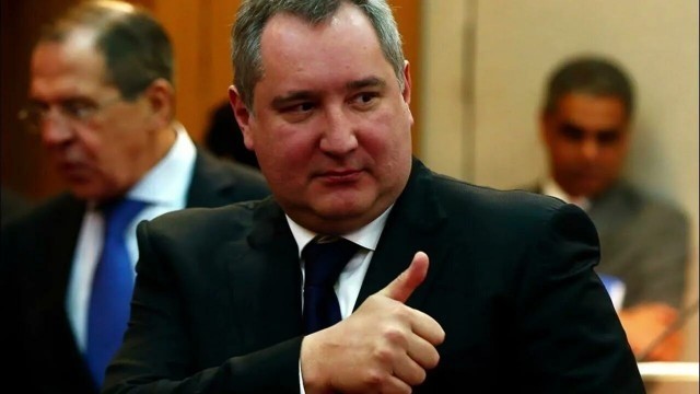 Как надевают скафандры перед выходом в открытый космос