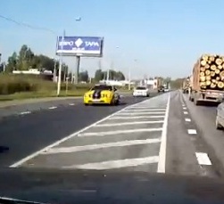 Выехала и подрезала лесовоз... (с 35 сек)