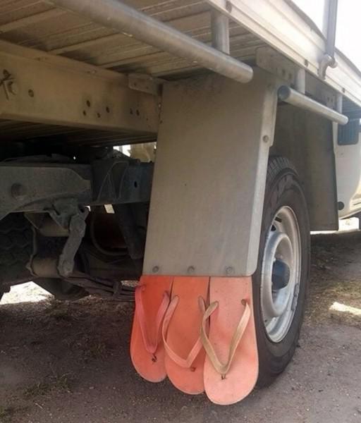 Автоюмор, смекалка, но чаще абсурд