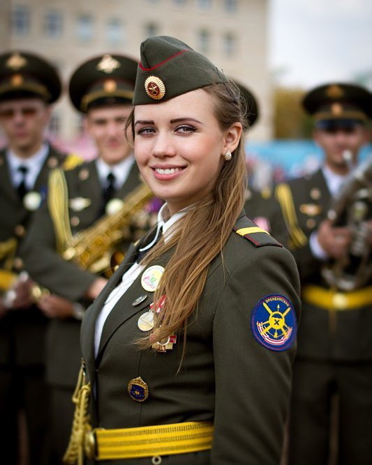 Смотреть девушек в военной форме #15